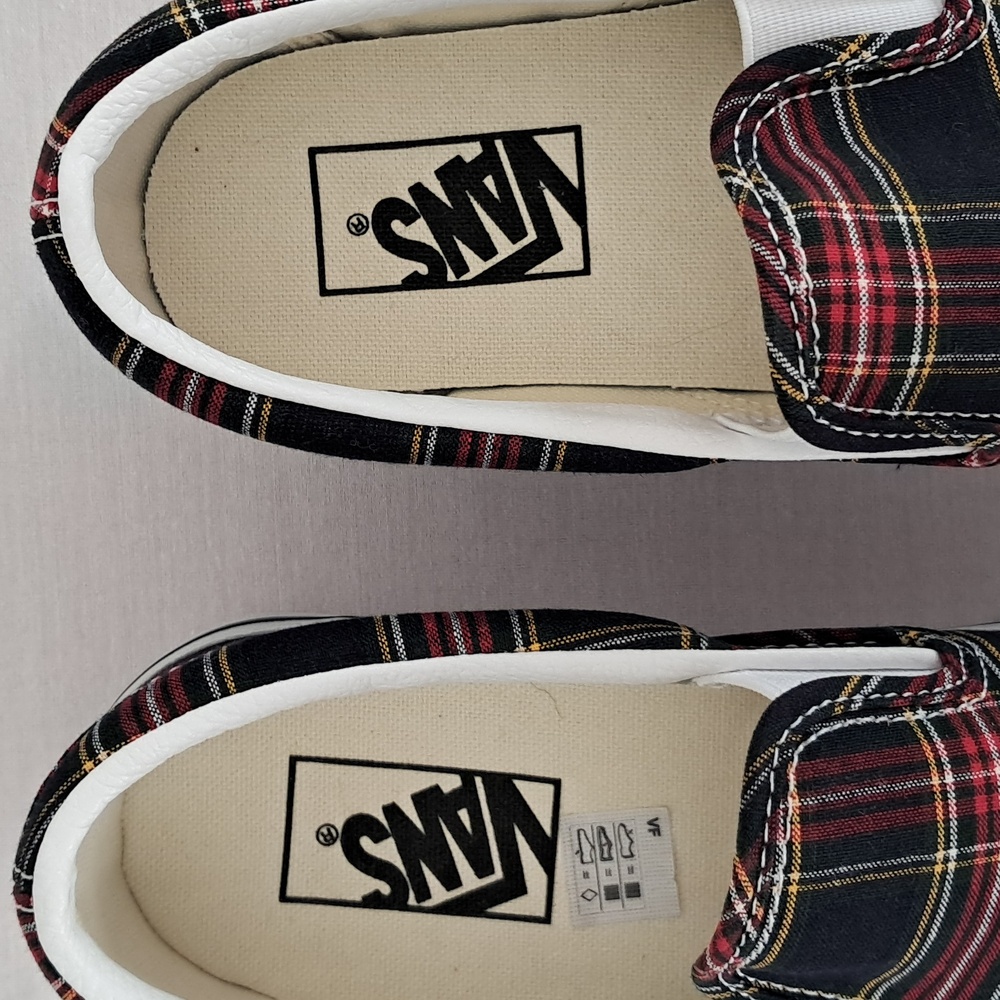 Vans Classic Slip-On Shoe. Woman's Size 8, Mens Size 6.5. Navy Blue Plaid. - Picture 3 of 10